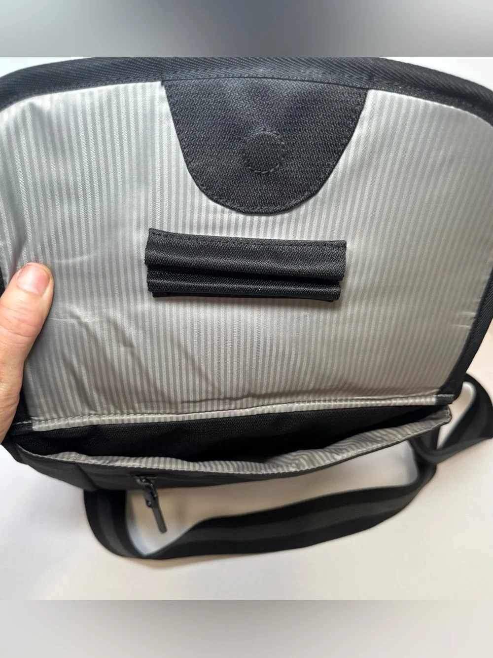 Sherpani Sadie Crossbody Bag in raven black
